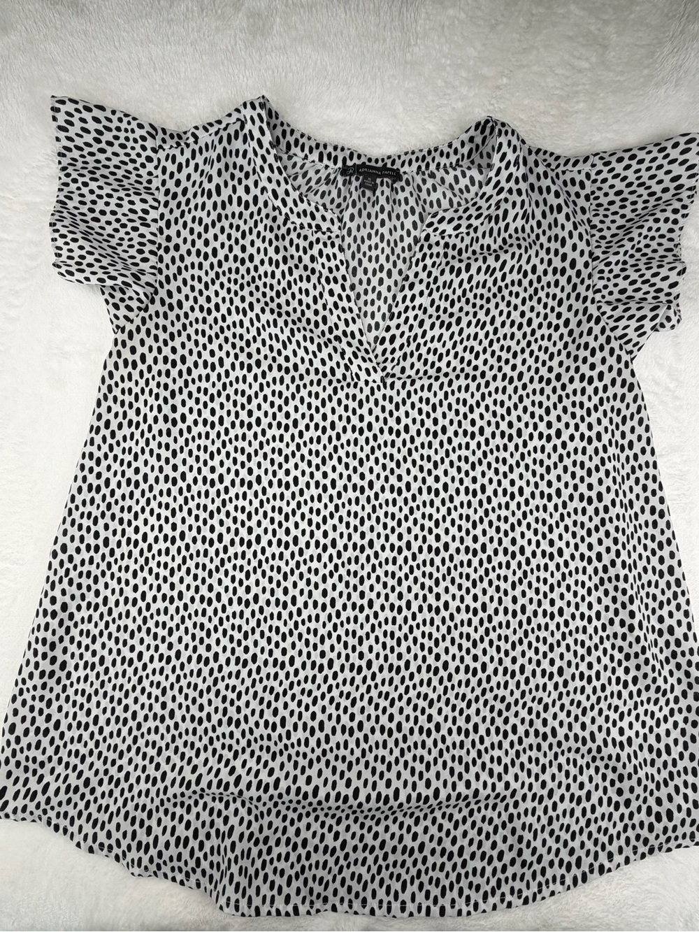 Adrianna Papell Black & White Dot V-Neck Flutter Sleeve Blouse